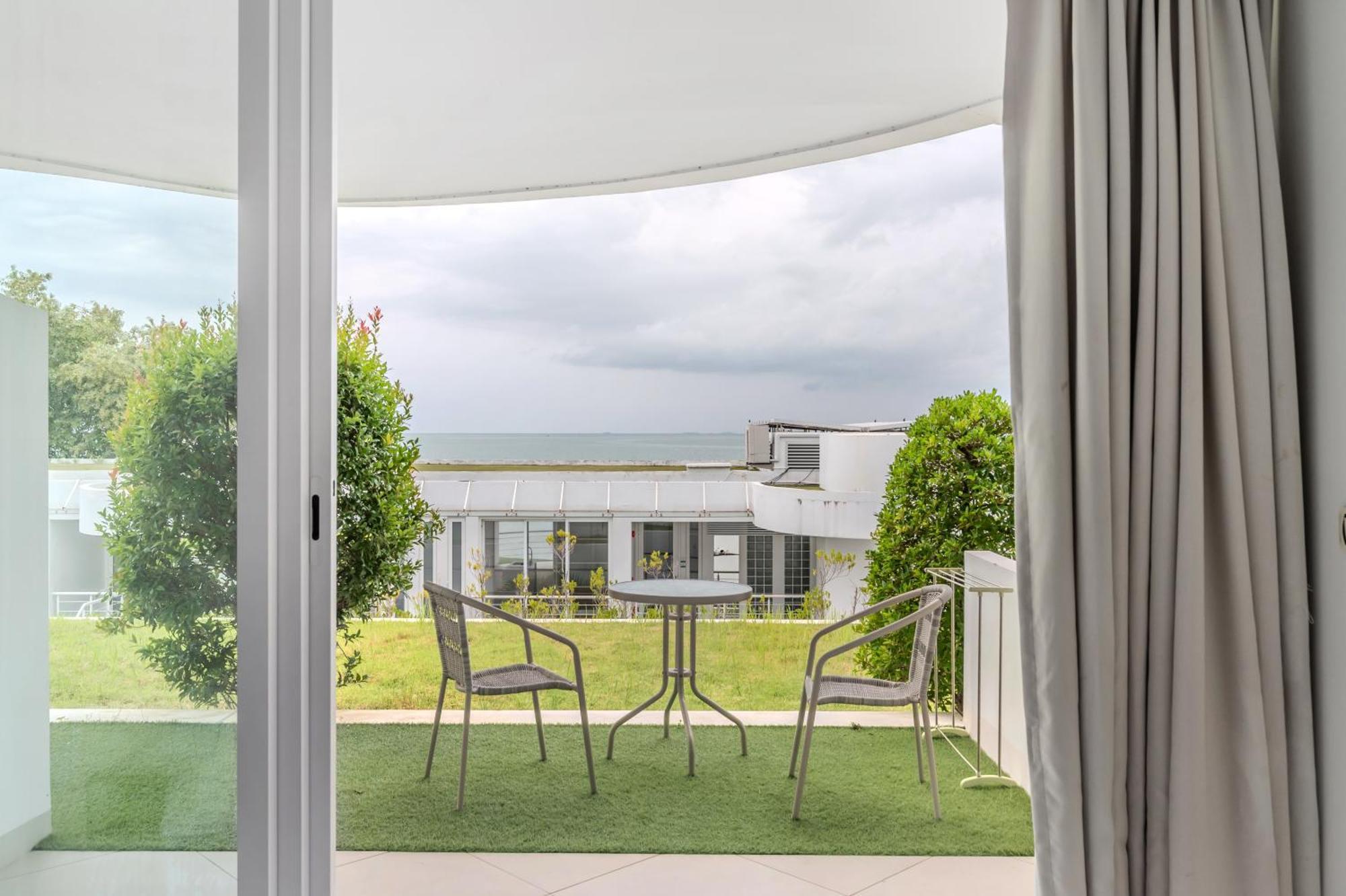 Pure Sunset Beach - Ocean View Room, Pattaya На Джомтьен Экстерьер фото